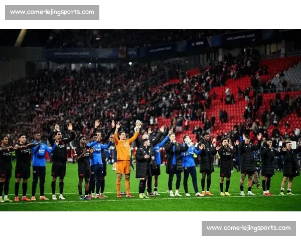 米兰 1000 万欧报价扎卡遇挫！勒沃库森坚持 1500 万，33 岁铁腰转会前景迷离