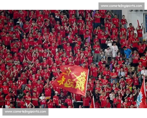 韩乔生激情解说苏超扬泰德比，两万球迷见证经典再现